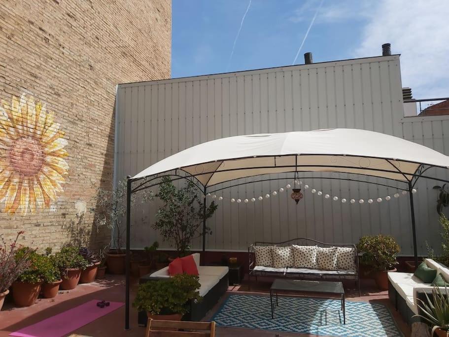Small Room In Sants With Huge Terrace Barcelona Exterior foto